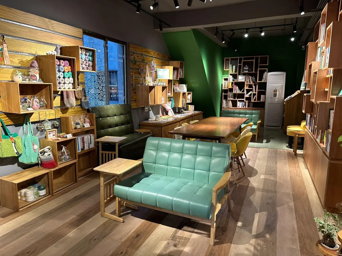 ▲空軍三重一村獨立書店「歲月書屋」，是一個舒適的閱讀空間。（圖／新北市文化局）