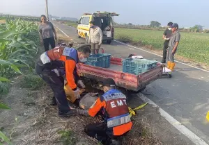 駕駛農用搬運車出意外！台南翁跌落駕駛座遭輾　命危搶救中
