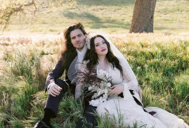 ▲《破產姊妹花》凱特丹寧絲（Kat Dennings）結婚了。（圖／翻攝凱特丹寧絲IG）