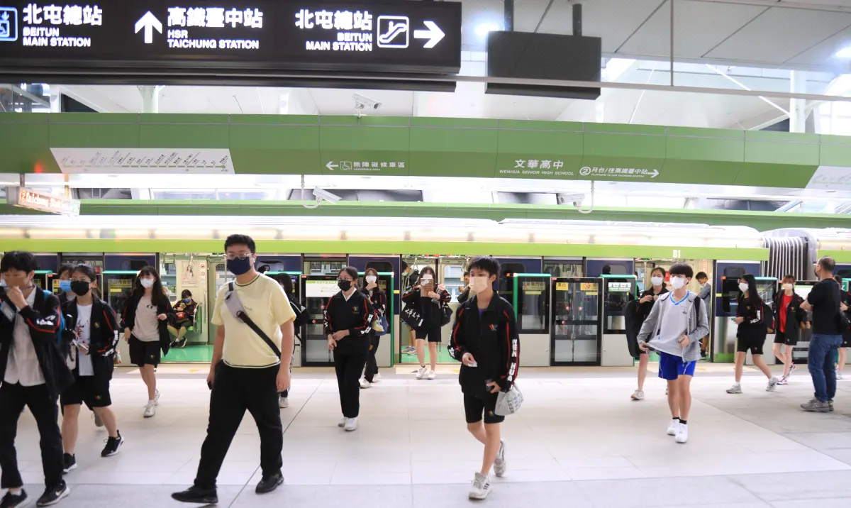 ▲受台電供電異常影響，中捷月台門部分故障。（示意圖／台中市政府提供）