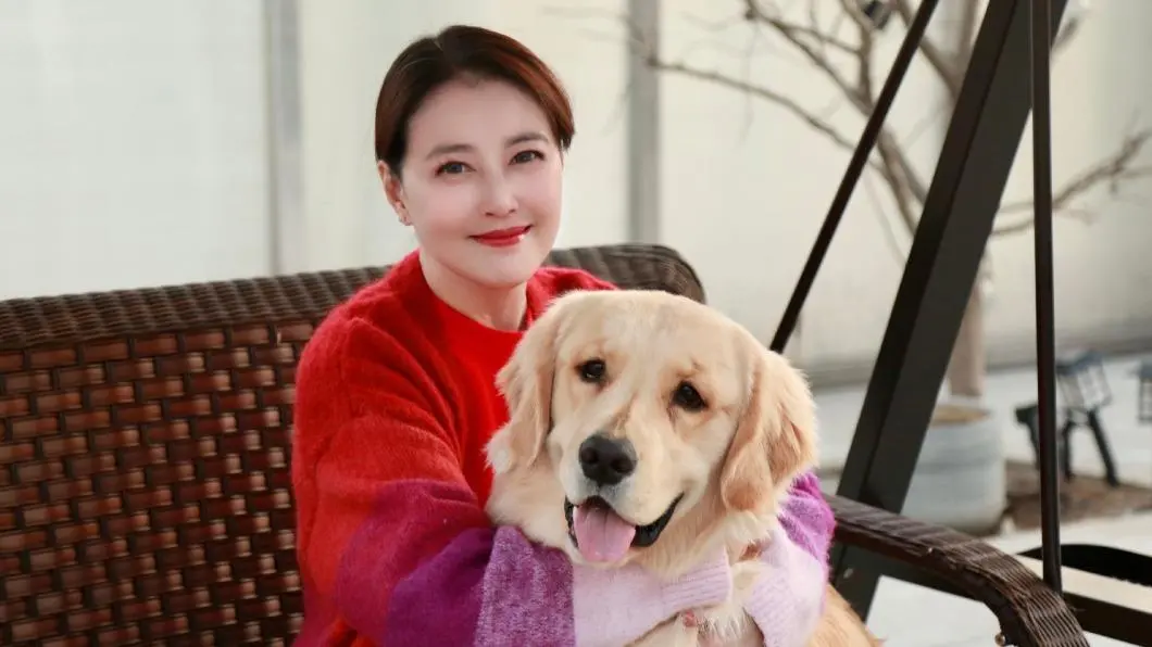 ▲近日有周海媚的靈堂照傳出，不過被粉絲發現是假的，痛批殯葬業者蹭流量。（圖／翻攝周海媚微博）