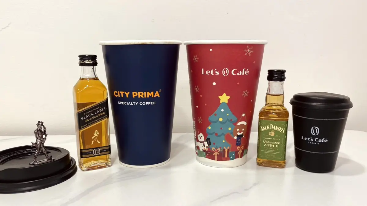 ▲除了7-11、全家在年底開賣威士忌咖啡外，社區型超市美廉社也跟上兩大超商腳步，在12月29日開賣「金色威醺 濃萃拿鐵」，宣告參戰威士忌咖啡大戰。（圖／記者黃韻文攝）