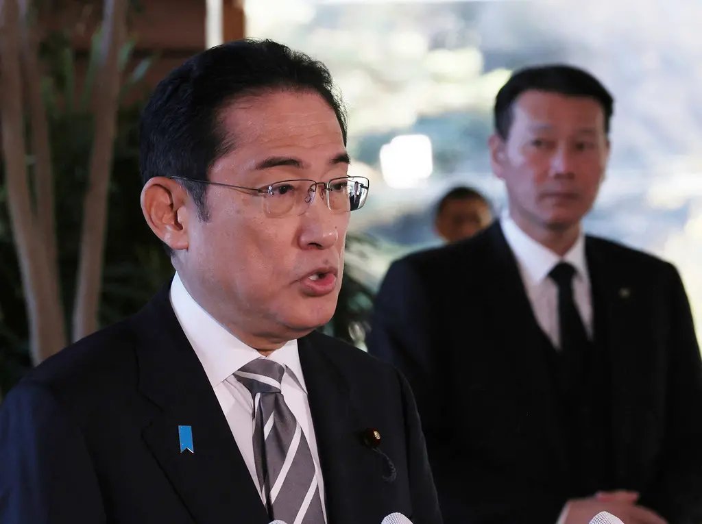 ▲日本自民黨執行部今天開會討論，將對黨內派閥「安倍派」及「二階派」議員共39人做出黨紀處分。圖為日本首相岸田文雄。（圖／美聯社／達志影像）