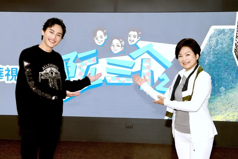 ▲范少勳（左）和楊貴媚一同出席《阮三个》媒體餐敘，回憶當時拍攝過程，有聊不完的話題。（圖／華視提供）