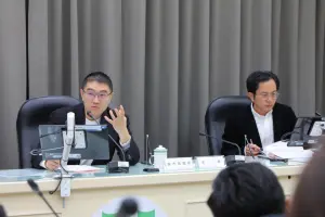 ▲謝國樑（左）主持基隆捷運推動專案小組會議，宣布明年3月掛牌成立基捷專案辦公室。（圖 ／基隆市政府提供）