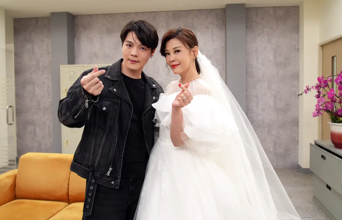 ▲方馨《追分》被愛情詐騙遭嗆「老女人」，氣瘋險拿熱水壺砸渣男。（圖／台視）