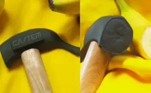 ▲日本廠商製作的「香蕉鐵鎚」一開始還保有握柄的模樣，後來改良變成整支都是香蕉的模樣。（圖/推特）