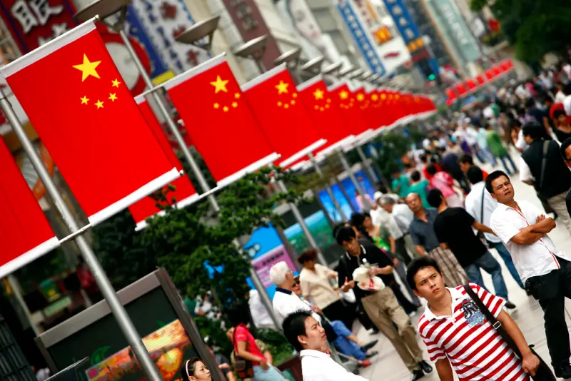 ▲中國上海企業遭職業騙薪集團系統性滲入，虧損破億元。圖為上海街景。（圖／美聯社／達志影像）