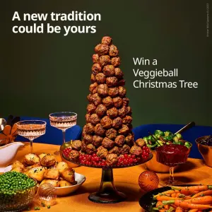 ▲英國IKEA推聖誕限定素食肉丸聖誕樹，只送不賣。（圖／翻攝英國IKEA IG）