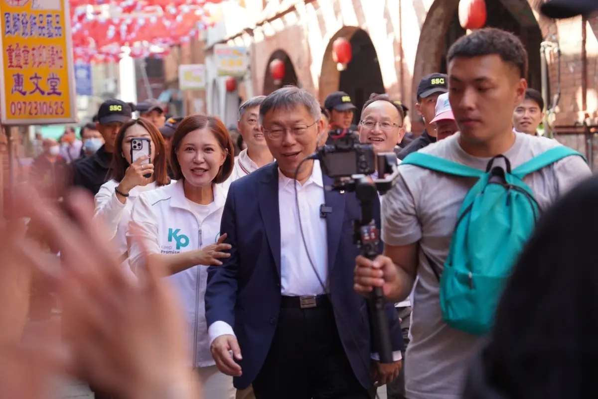 ▲民眾黨總統候選人柯文哲前往金門東門市場掃街。（圖／民眾黨提供）