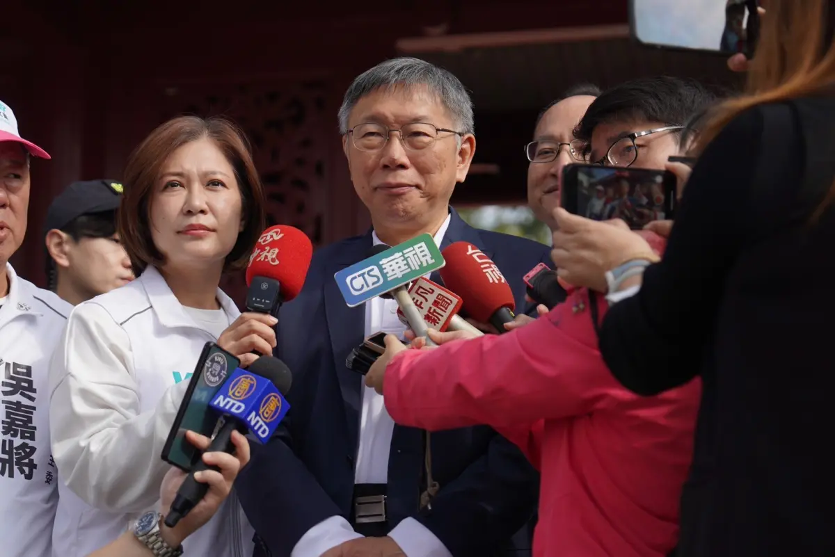 ▲民眾黨總統候選人柯文哲前往金門東門市場掃街。（圖／民眾黨提供）