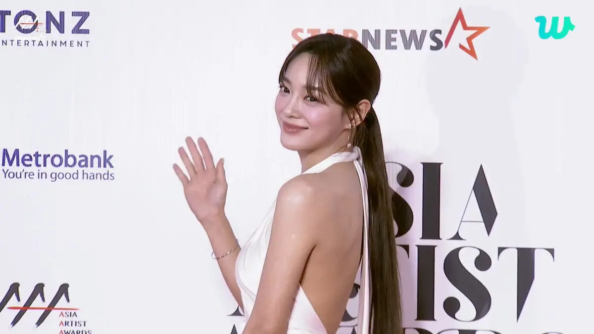 ▲金世正出席Asia Artist Awards（簡稱AAA），服裝超性感。（圖／翻攝Weverse）