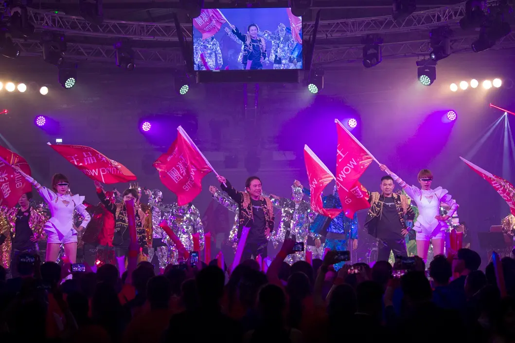 ▲王品集團今天全台超過3百間門市都公休，因中午在南港展覽館舉辦大型尾牙，豪發總價值破千萬的獎金。（圖／王品集團提供）