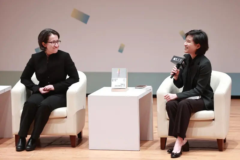 ▲蕭美琴、鄭麗君今出席《時代如何轉了彎:蔡英文與臺灣轉型八年》新書發表會。(圖/記者葉政勳2023.12.14)