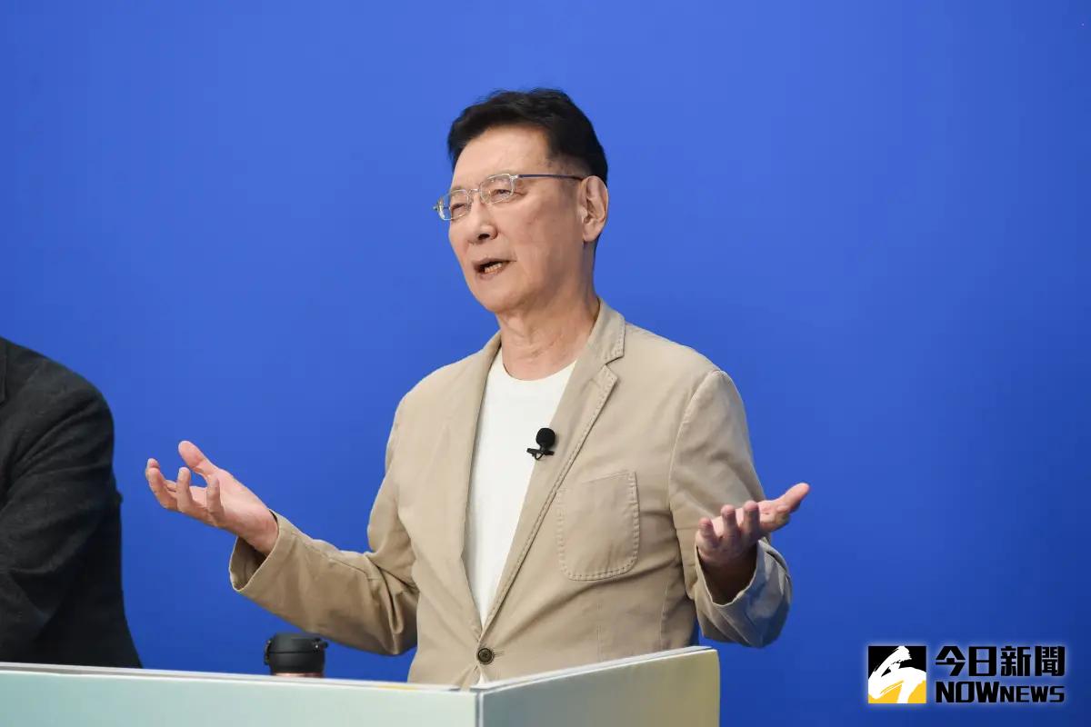 ▲國民黨總統候選人趙少康昨（14）日受邀上《NOWnews今日新聞》節目《鄉民大學問》，回應網友提問當選總統是否可以把記點制度取消，趙少康痛批，「交通記點不能坐在冷氣房裡決策！」。（圖／記者陳明安攝，2023.12.14）