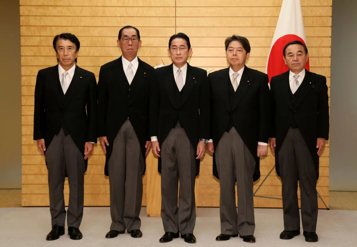 ▲日本政壇近日爆發政治獻金醜聞，多位安倍派的重要內閣成員請辭、改派他人，岸田政權的民意支持率恐再受創。（圖／美聯社／達志影像）