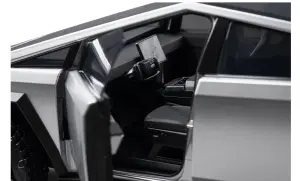 ▲ Cybertruck模型車內安全帶還有安全扣。（圖／Tesla線上商店）