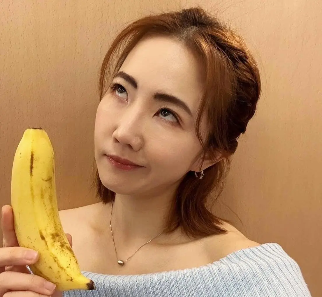 ▲謝忻凌晨4點起床打算練跑步，但嘴裡還含著香蕉就睡著，差點上演《絕命終結站》天人永隔。（圖／謝忻臉書）