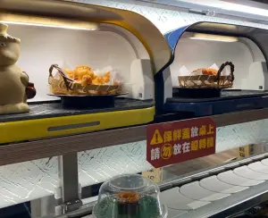 ▲平祿壽司也是可以用平板點餐，由可愛的列車送餐到座位桌邊。（圖/Google評價）