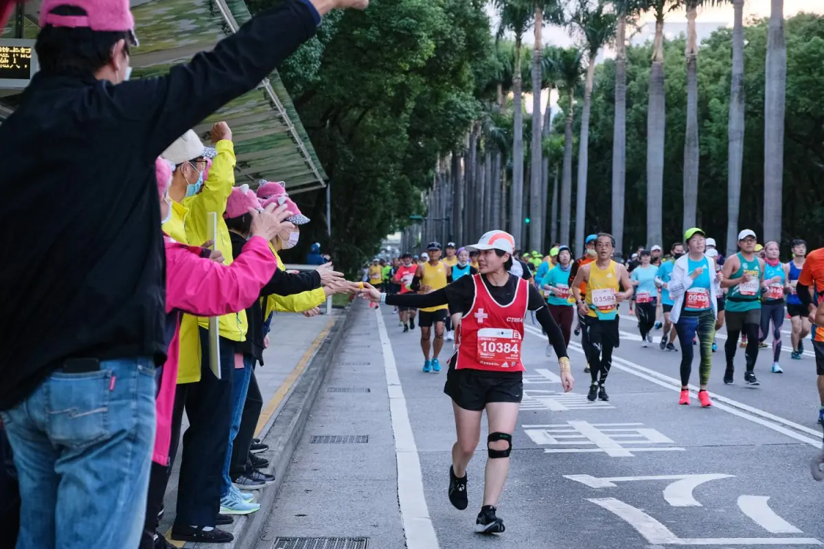 ▲2023年台北馬拉松即將在本週日（12/17）開跑，主辦單位邀請頂尖選手和跑步教練給予跑者們建議，提醒跑者保持輕鬆反而能創下佳績。（圖／翻攝自台北馬拉松官網）