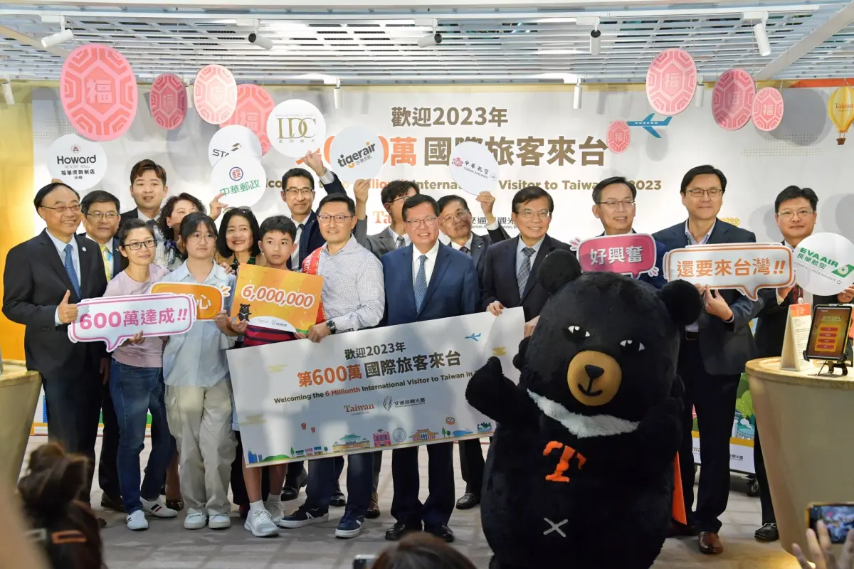 ▲鄭文燦表示，希望明年的春節前準備好，明年3月團客可以赴大陸觀光，讓兩岸的團客都可以互相開放。（圖／行政院提供）