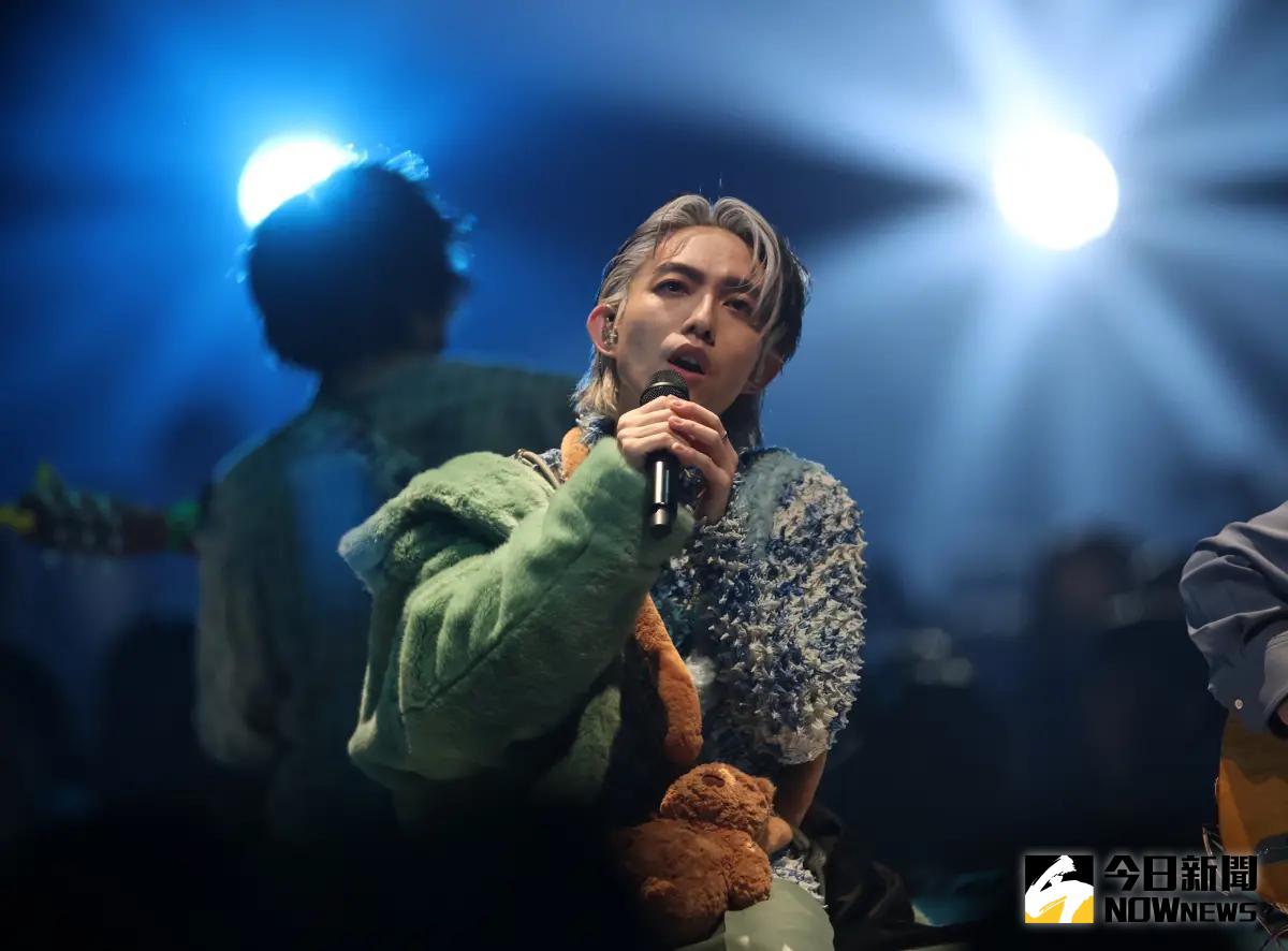 ▲林宥嘉自爆是感冒開唱，還當場擤鼻涕。（圖／記者陳明中攝）