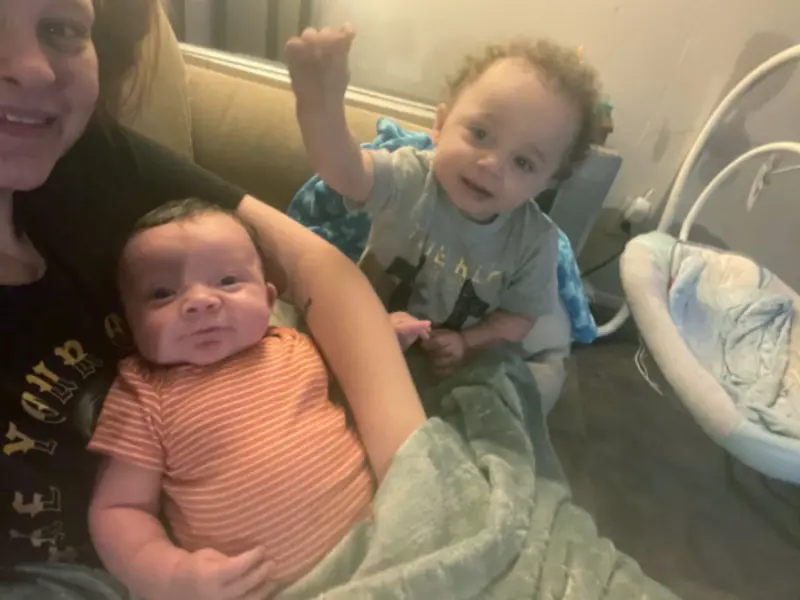 ▲摩爾與長子普林西頓、幼子洛德。(圖/翻攝自abc News)