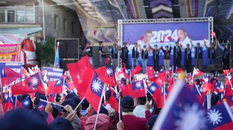 ▲國民黨立委江啟臣在新社區舉辦競總造勢大會，現場一片旗海。（圖／立委江啟臣提供，2023.12.16）