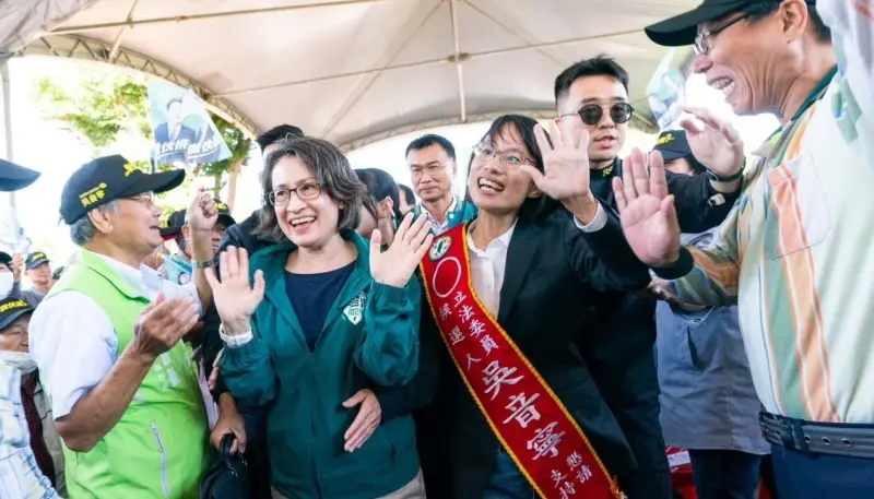 ▲蕭美琴到彰化輔選吳音寧，受到民眾歡迎。（圖／吳音寧競總提供，2023.12.16）