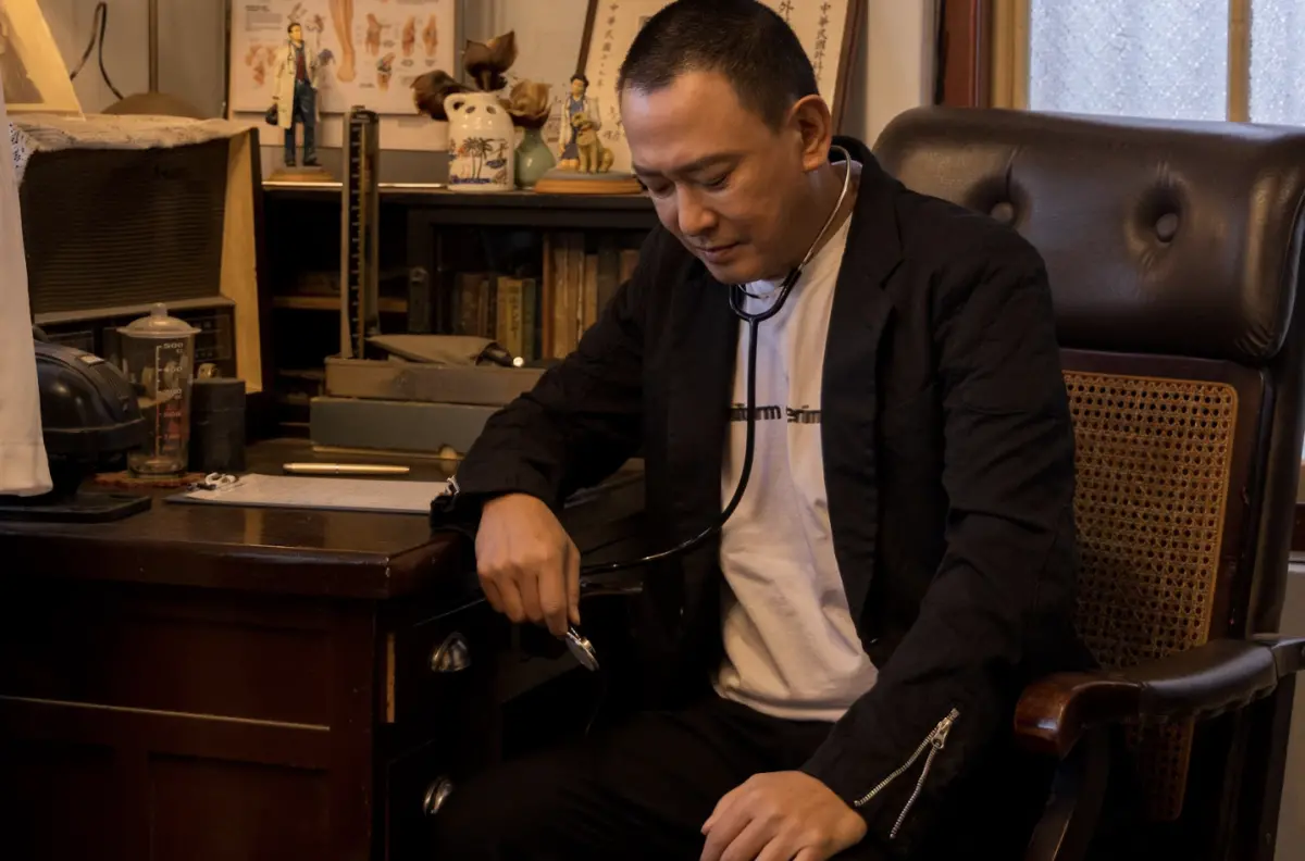 ▲王識賢被爆不爽Ella稱已經翻頁了，「配合她眉角順著毛抓就好」。(圖／東森）