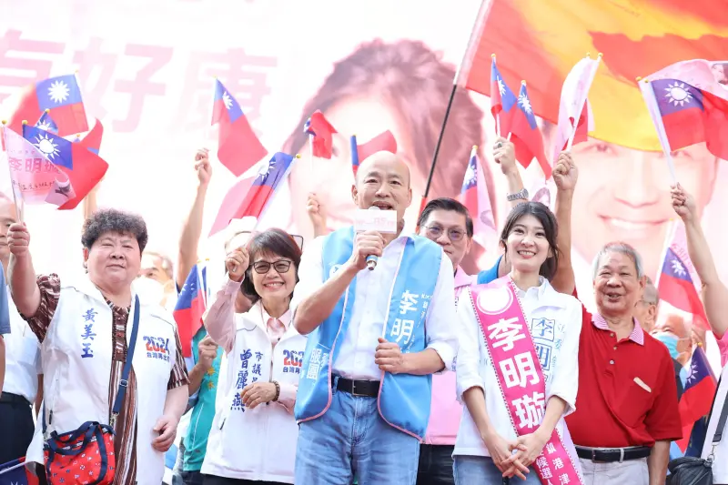 ▲國民黨高雄第八選區立委參選人李明璇今（16）日競總成立，韓國瑜站台說曾有賣小港機場的構想。（圖／李明璇競總提供）