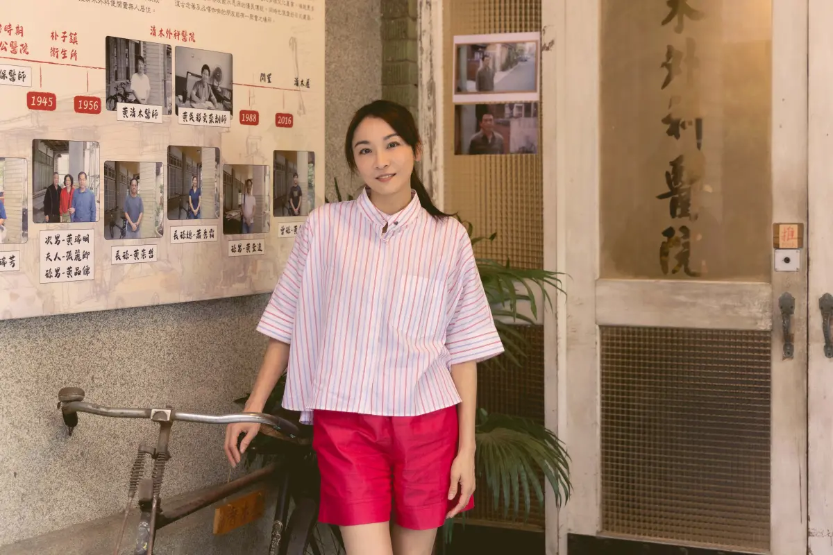 ▲江祖平病4天疑似得A流全身痛，存摺翻開一道光笑稱「財富自由」。（圖／東森）