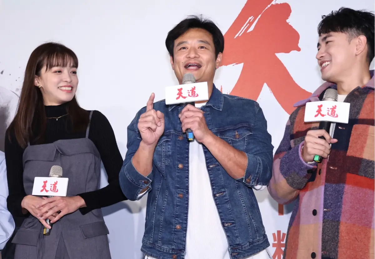 ▲50歲林佑星（中）和賴郁庭（左起）、陳謙文出席見面會，透露還不結紮「換老婆再生」；陳珮騏泛淚許下新願望。（圖／記者陳明中攝）