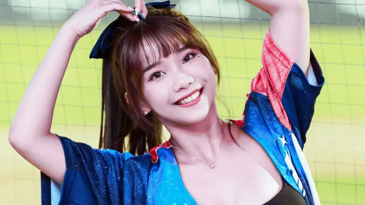 ▲奶昔今日出席展場活動時，遇到一位粉絲送暖暖包，結果對方立刻變成色狼，讓奶昔當場嚇到當機，事後決定怒揭對方的噁心舉動。（圖／奶昔IG）