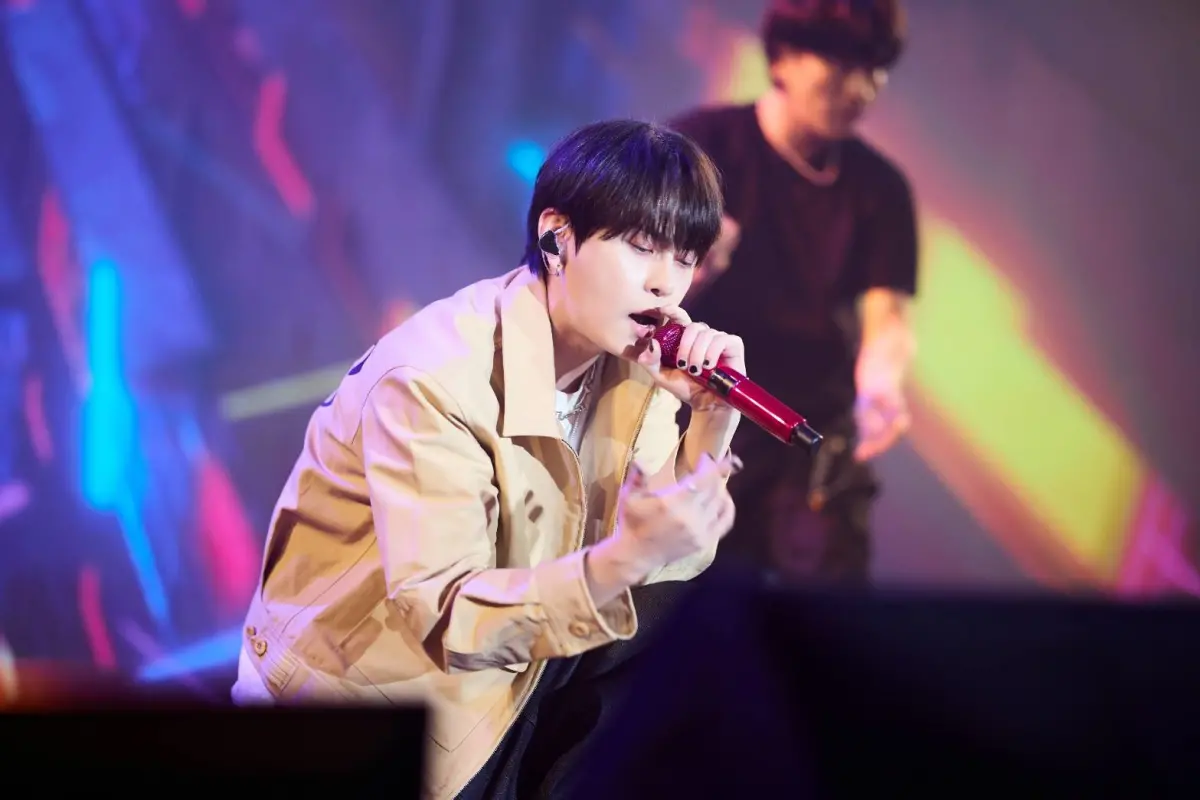 ▲龍俊亨再度來到台灣開唱，剛好遇到冷氣團影響，坦言有點被低溫嚇到，用苦練已久的中文清唱〈小幸運〉後，他也害羞地笑說「這比跳舞還難！」（圖／TheArtistudio得藝室策劃提供）