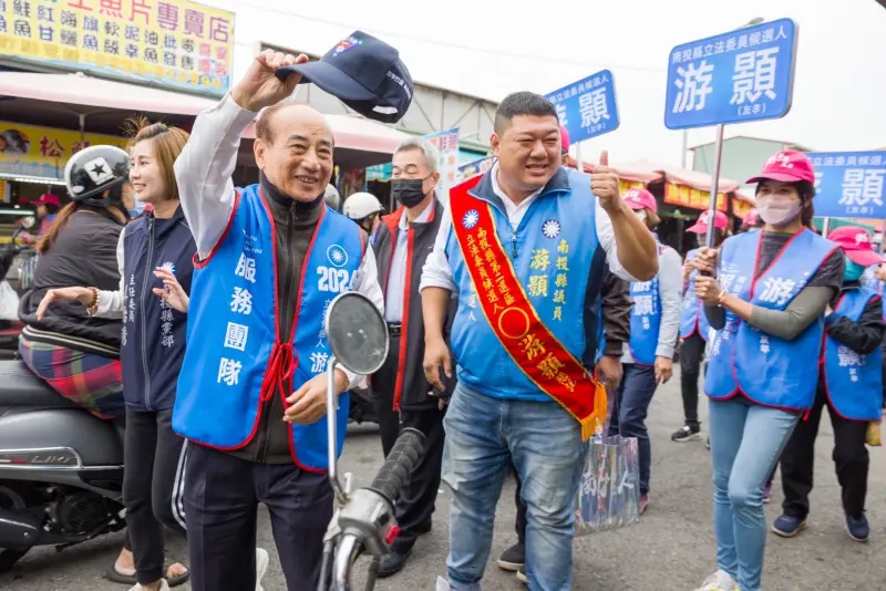 ▲王金平今到南投，陪國民黨立委候選人游顥掃街。（圖／游顥競總提供，2023.12.17）