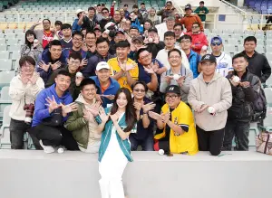 ▲台鋼啦啦隊「Wing Stars」、韓國超人氣女神安芝儇舉辦粉絲簽名會。（圖／台鋼提供）