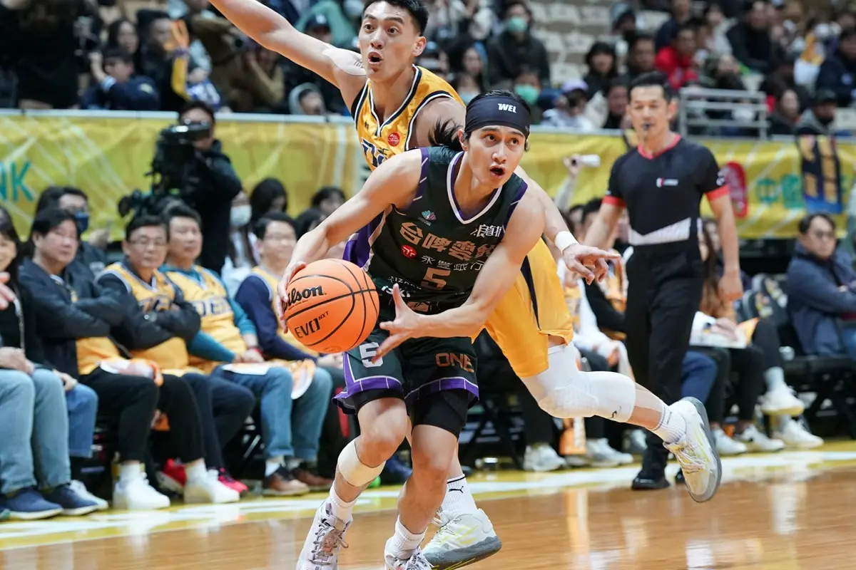 ▲高錦瑋攻下30分，率領台啤雲豹斬斷新北中信特攻的跨季例行賽22連勝。（圖／T1提供）