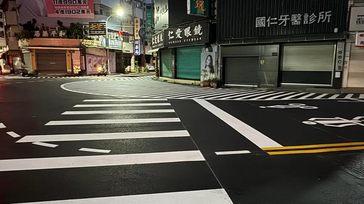 ▲彰化縣議員賴清美批和美市區大路口新劃設槽化線「這是哪門子的設計！」，引來破百名網友留言。（圖／翻攝自賴清美臉書）