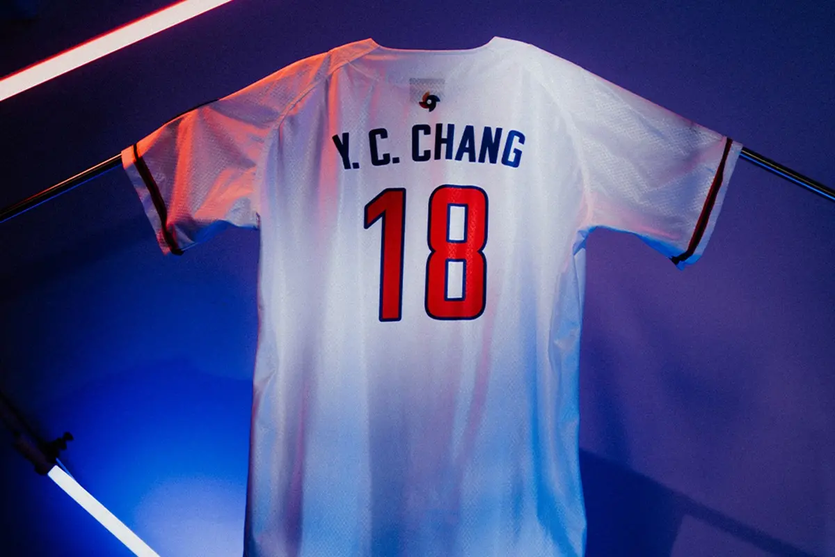 ▲旅美好手張育成將於今年12月23日（六）舉辦「張育成實戰球具公益拍賣會」，圖為其在2023世界棒球經典賽所穿實戰球衣。（圖／金斯頓運動行銷公司提供）