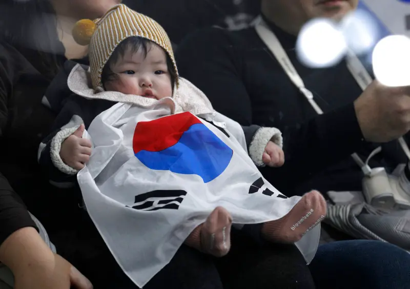▲韓國為提高生育率，擴大補助，每個孩子從0到7歲可以領到台幣約70萬元。（圖／美聯社／達志影像）