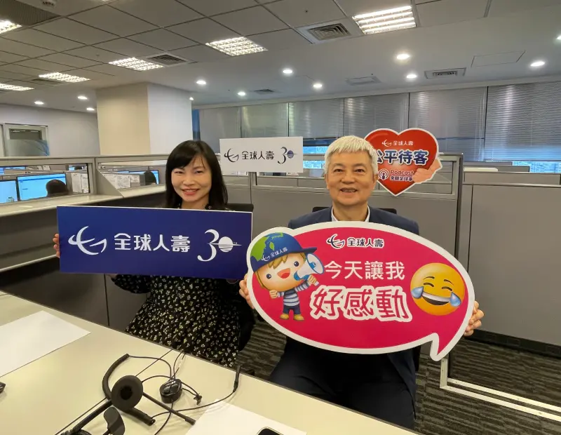 ▲全球人壽董事暨壽險公會理事長陳慧遊(右一),親臨一線擔任「一日電話客服員」,以實際行動展現對客戶的關心及重視。(圖/全球人壽提供)