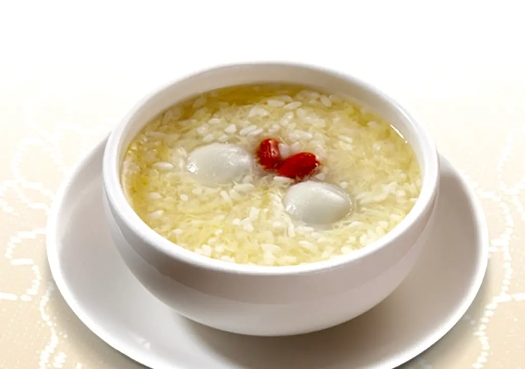 ▲迎接12月22日冬至來臨，大家習慣吃湯圓，米其林指南日前曾整理吃得到湯圓的米其林必比登推介餐廳，包含鹹甜口味的湯圓共有5家。（圖／翻攝鼎泰豐官網）