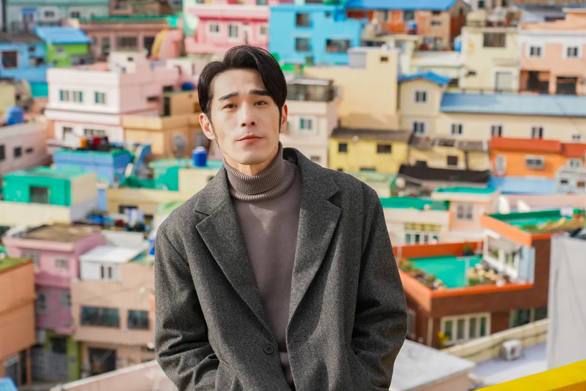 ▲黃騰浩3年沒工作在家打電動吃老本，單身7年無心戀愛曝超狂新身分。（圖／客家電視台、魔幻時刻電影）