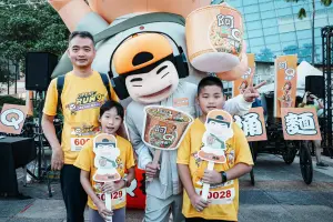 OPEN!RUN最Q萌友正能量應援 歡樂大氣球遊行席捲高雄