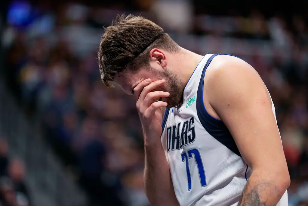 ▲達拉斯獨行俠一哥Luka Doncic今日攻下38分，還外加11籃板和8助攻，但球隊卻慘敗給金塊，西區排名滑落到第五。（圖／美聯社／達志影像）