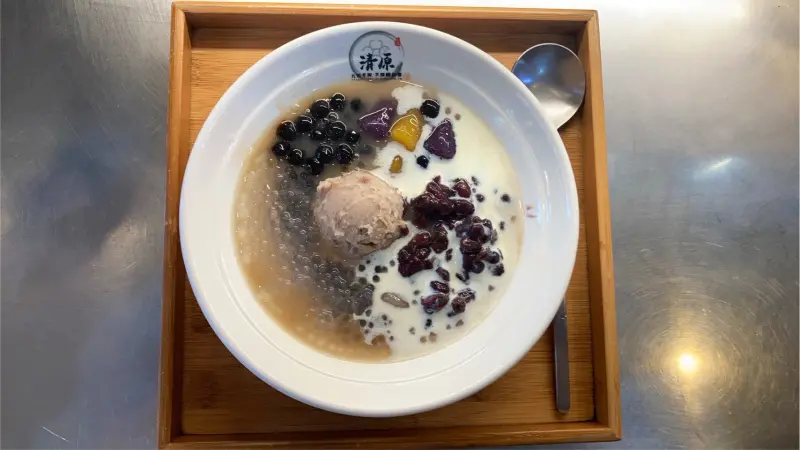 ▲原po透露，清原這品牌是因為老闆娘愛吃芋頭，夫妻倆也是因為一碗甜品，所以清原很多品項取名都跟戀人、相遇有關，讓人吃起來充滿甜蜜滋味。（圖／品牌提供）