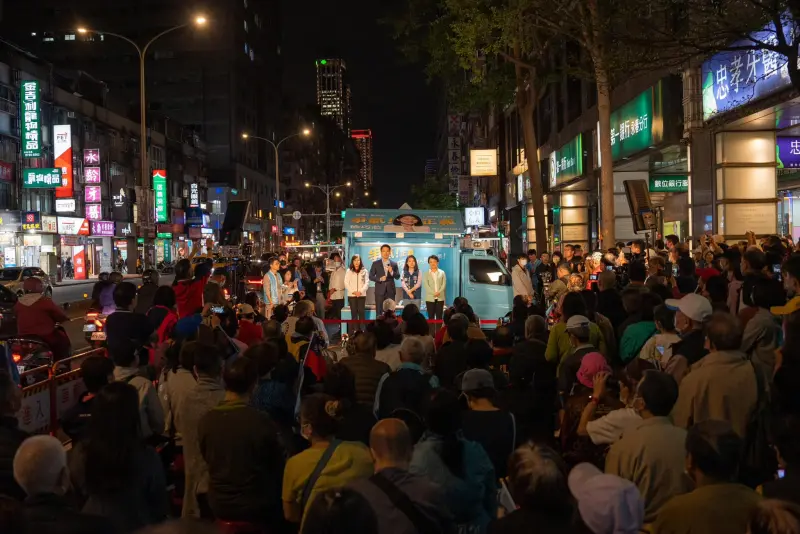 ▲國民黨立委侯選人徐巧芯舉辦街頭車講。（圖／翻攝自徐巧芯臉書）