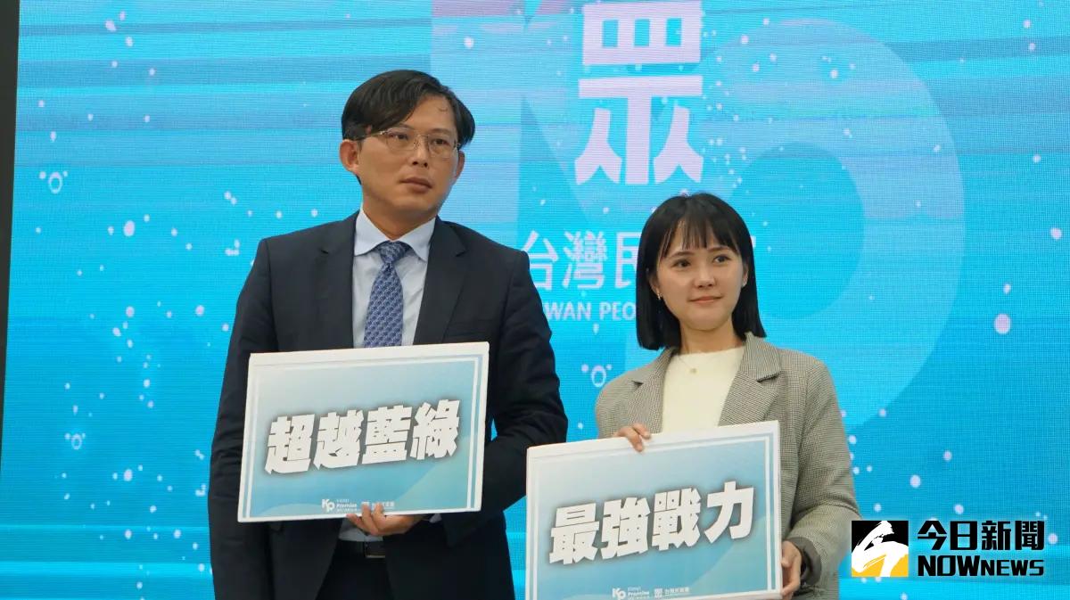 ▲眾黨不分區立委參選人黃國昌（左）質疑民進黨廢除集會遊行法承諾跳票。（圖／記者呂炯昌攝，2023.12.19）