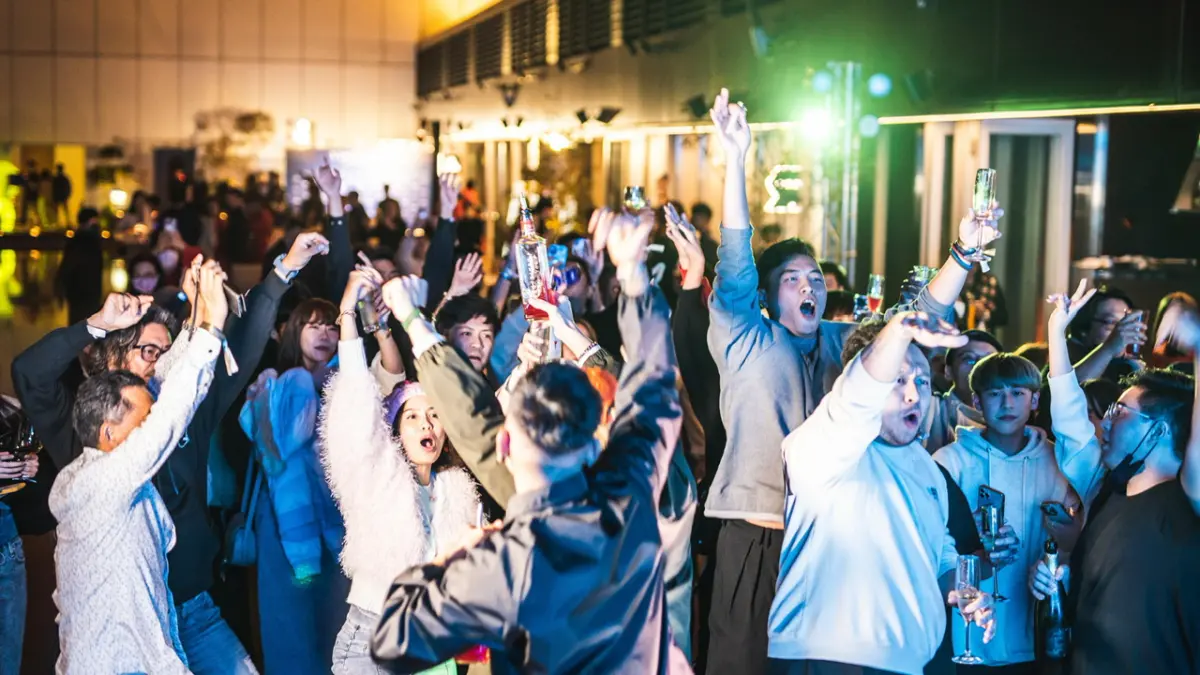 ▲為滿足民眾觀賞跨年煙火願望，承億酒店於24樓高空泳池畔及27樓Bar Kao舉辦雙跨年派對。（圖／承億酒店提供）